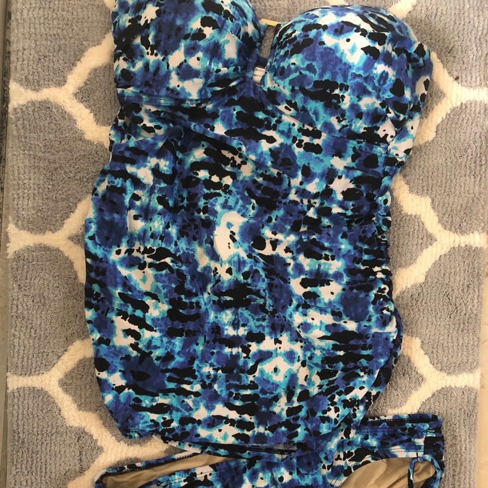 A Pea in the Pod two piece Tankini